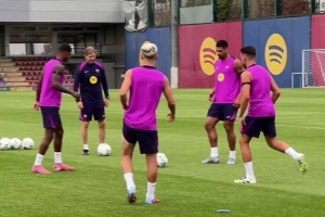 英雄联盟官方赛事网站-巴萨社媒晒拉什福德训练视频：他已经熟悉了我们的抢圈