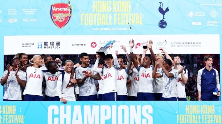 英雄联盟官方赛事网站-原来已是告别前天颁奖罗梅罗强行为孙兴慜戴袖标，让队长捧杯