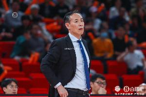 英雄联盟官方赛事网站-媒体人：许利民提前收走更衣室所有矿泉水 不想被浇感冒影响备战